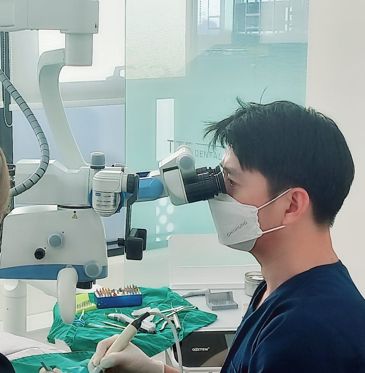 Same Cavity, Different Outcomes — How Dental Microscopes Transform Every Treatment
